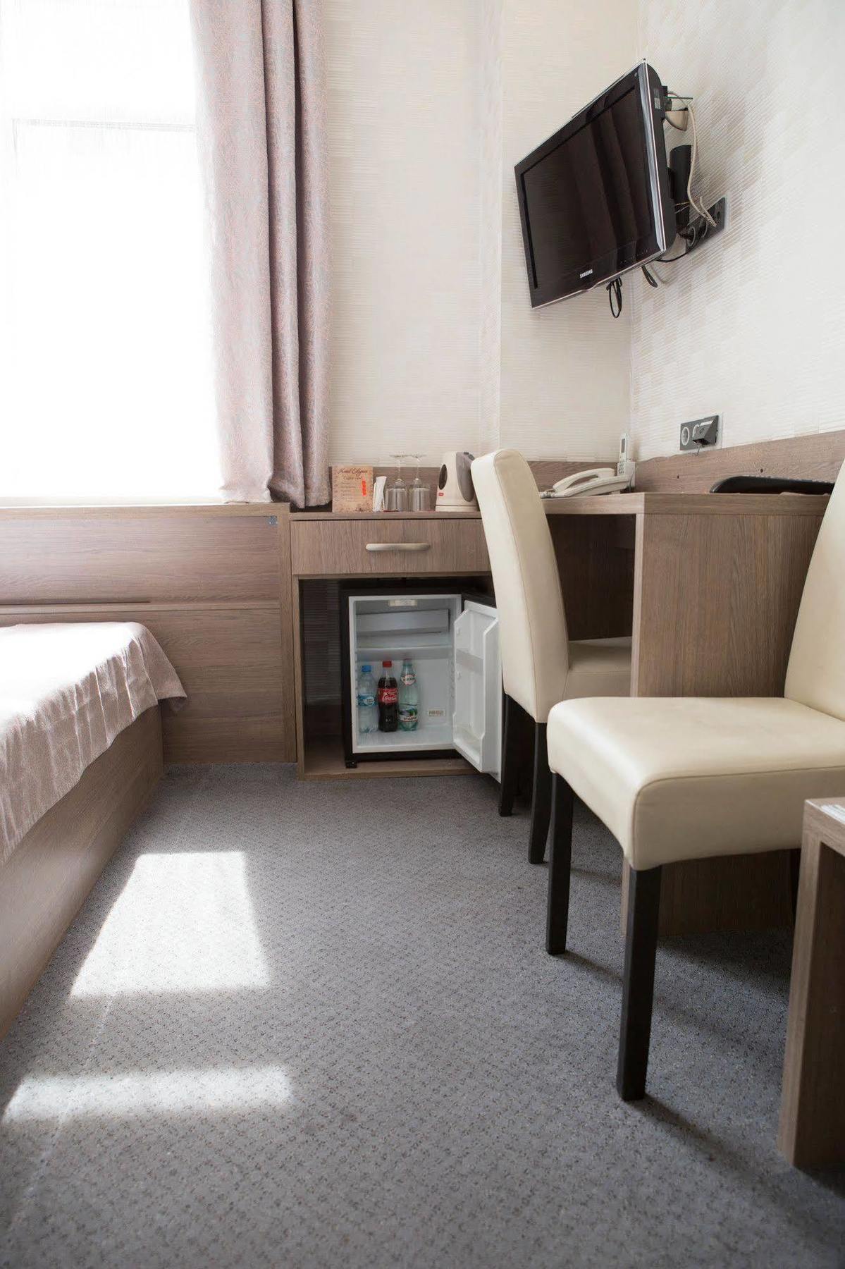 Hotel Elegant Kiev Esterno foto