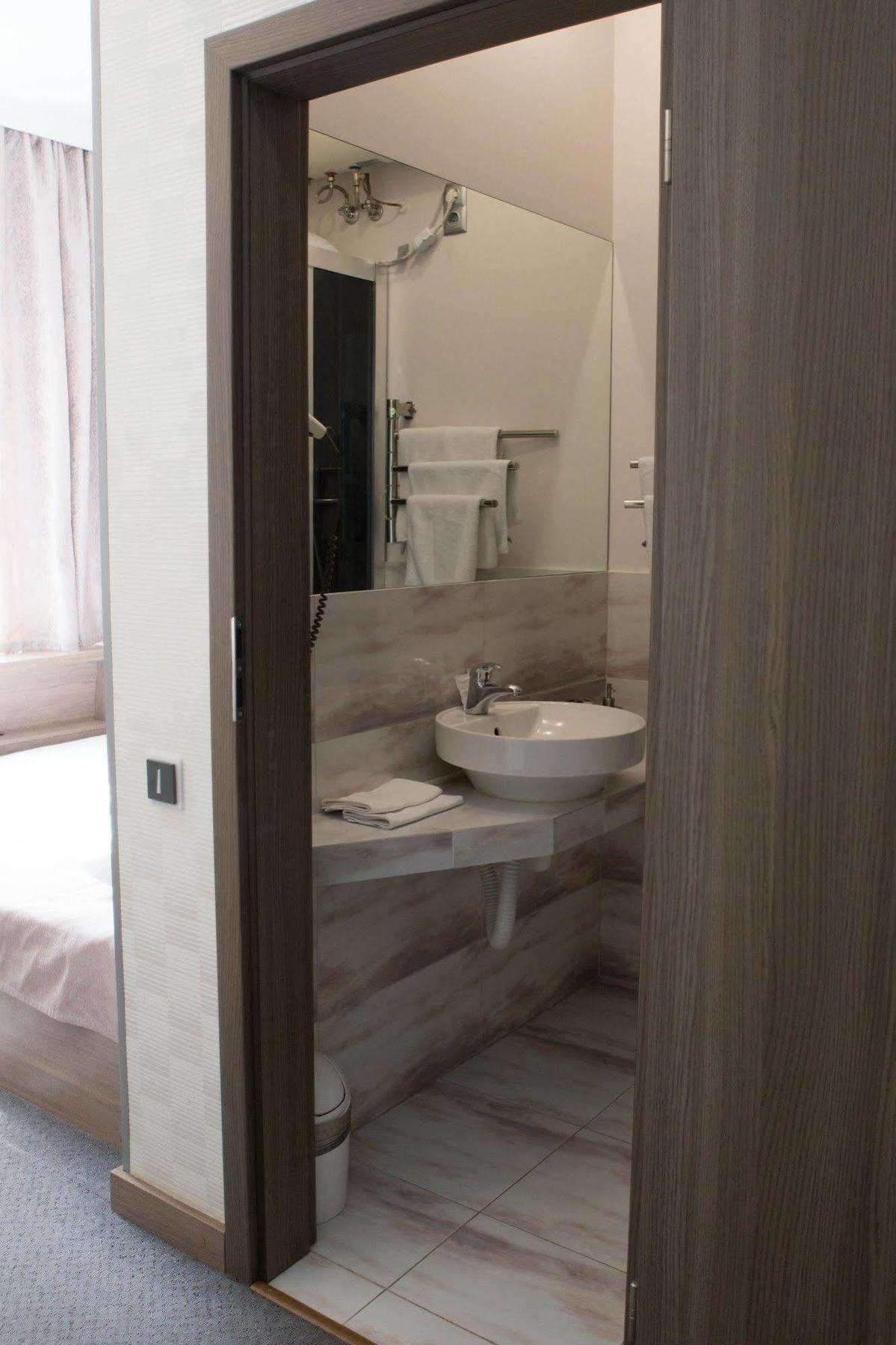 Hotel Elegant Kiev Esterno foto