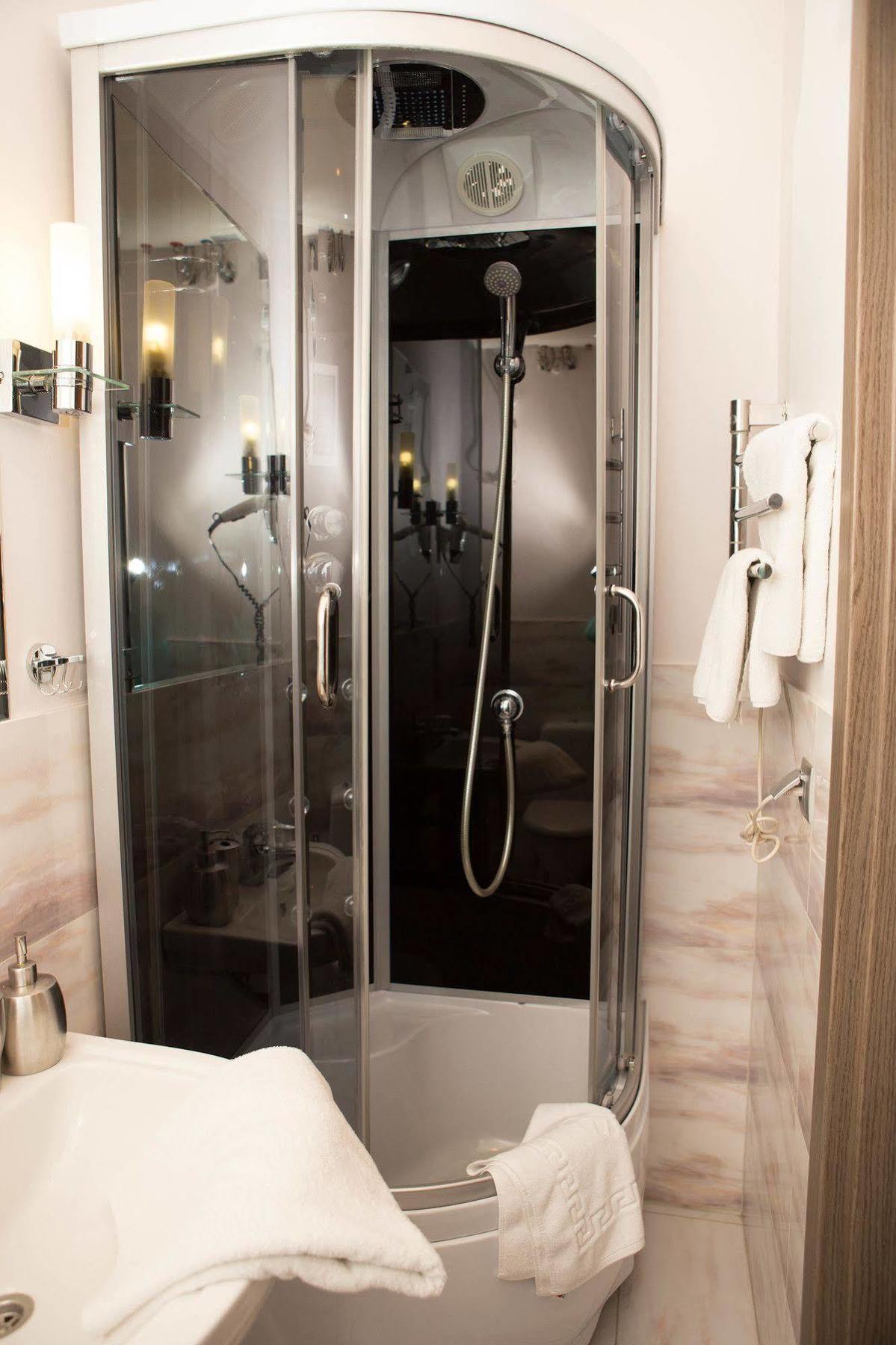 Hotel Elegant Kiev Esterno foto