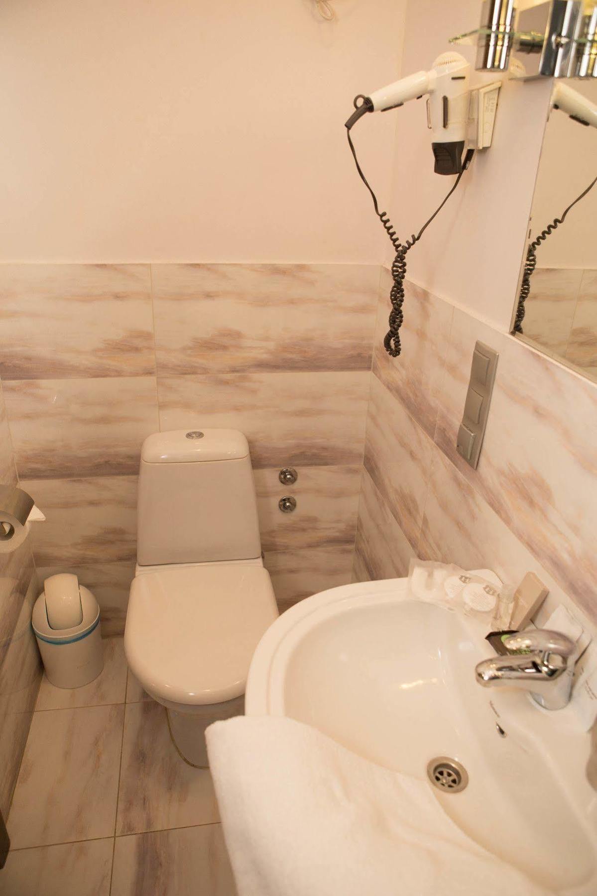 Hotel Elegant Kiev Esterno foto