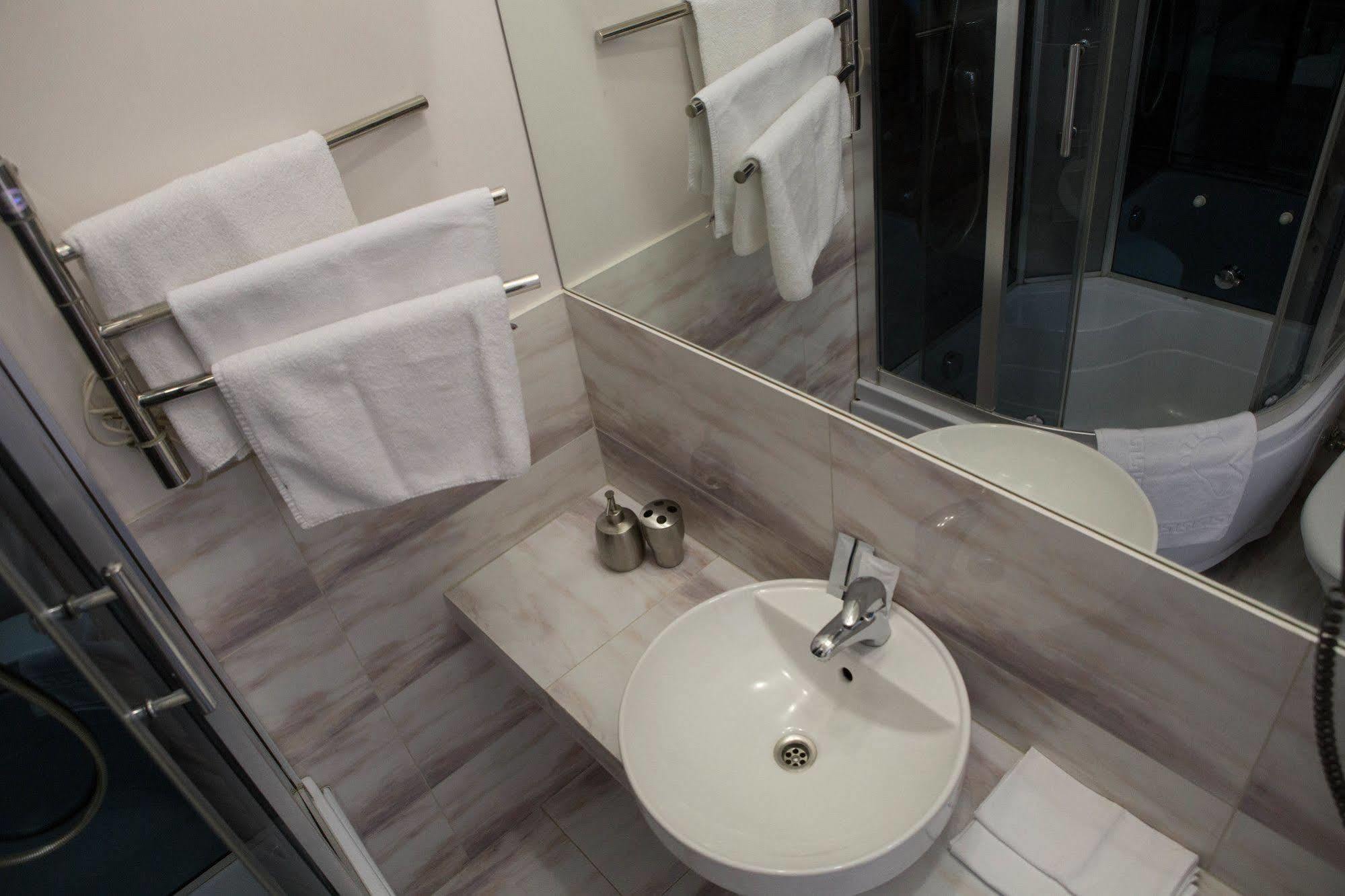 Hotel Elegant Kiev Esterno foto
