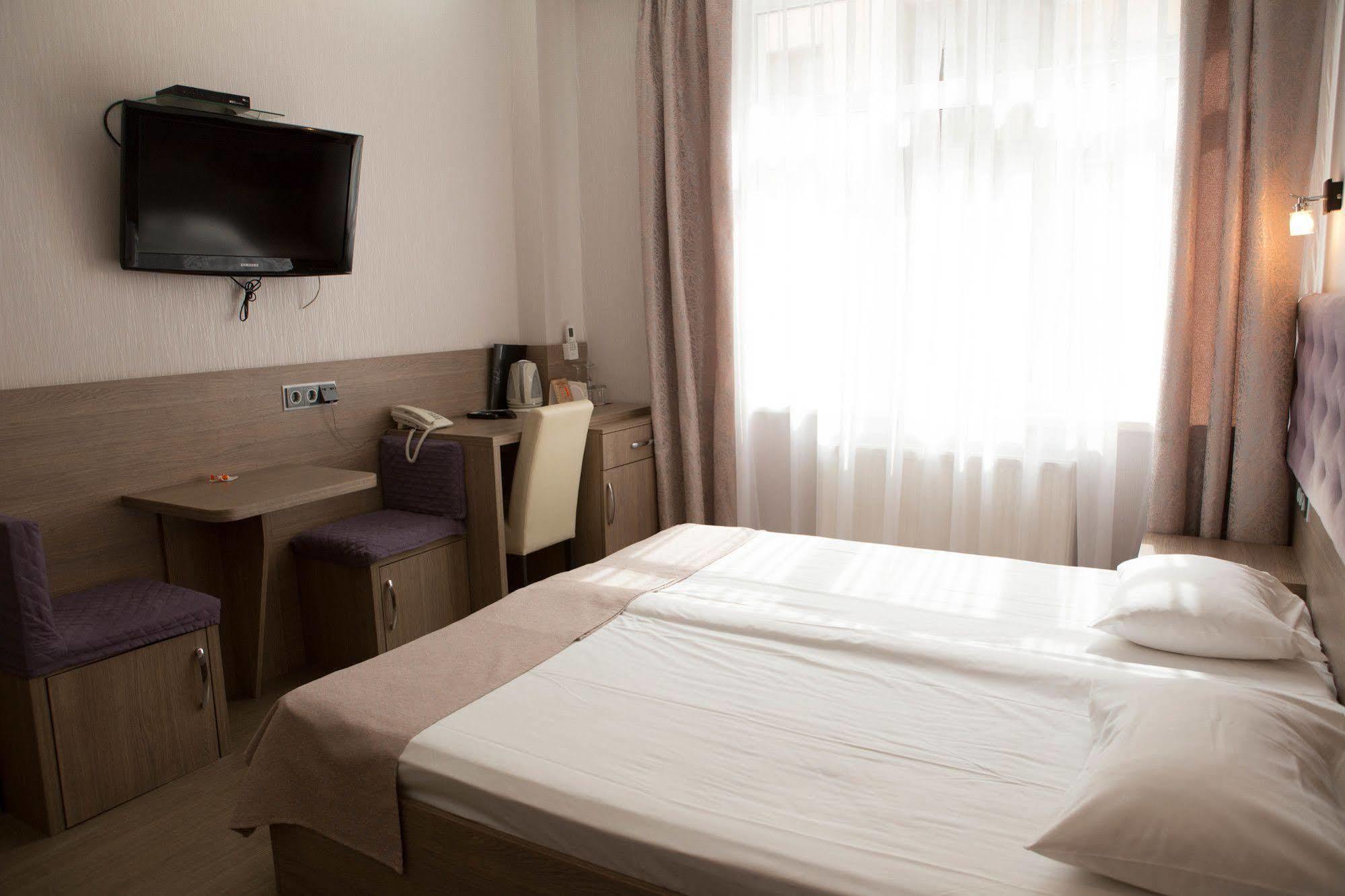 Hotel Elegant Kiev Esterno foto