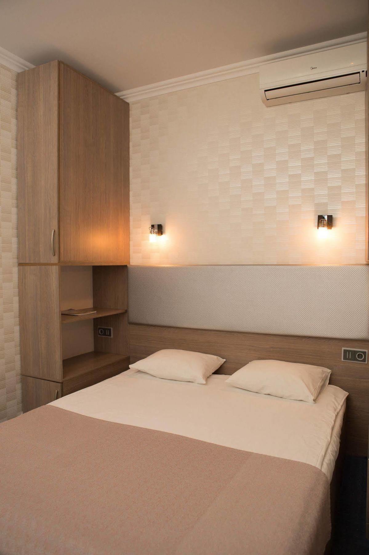 Hotel Elegant Kiev Esterno foto