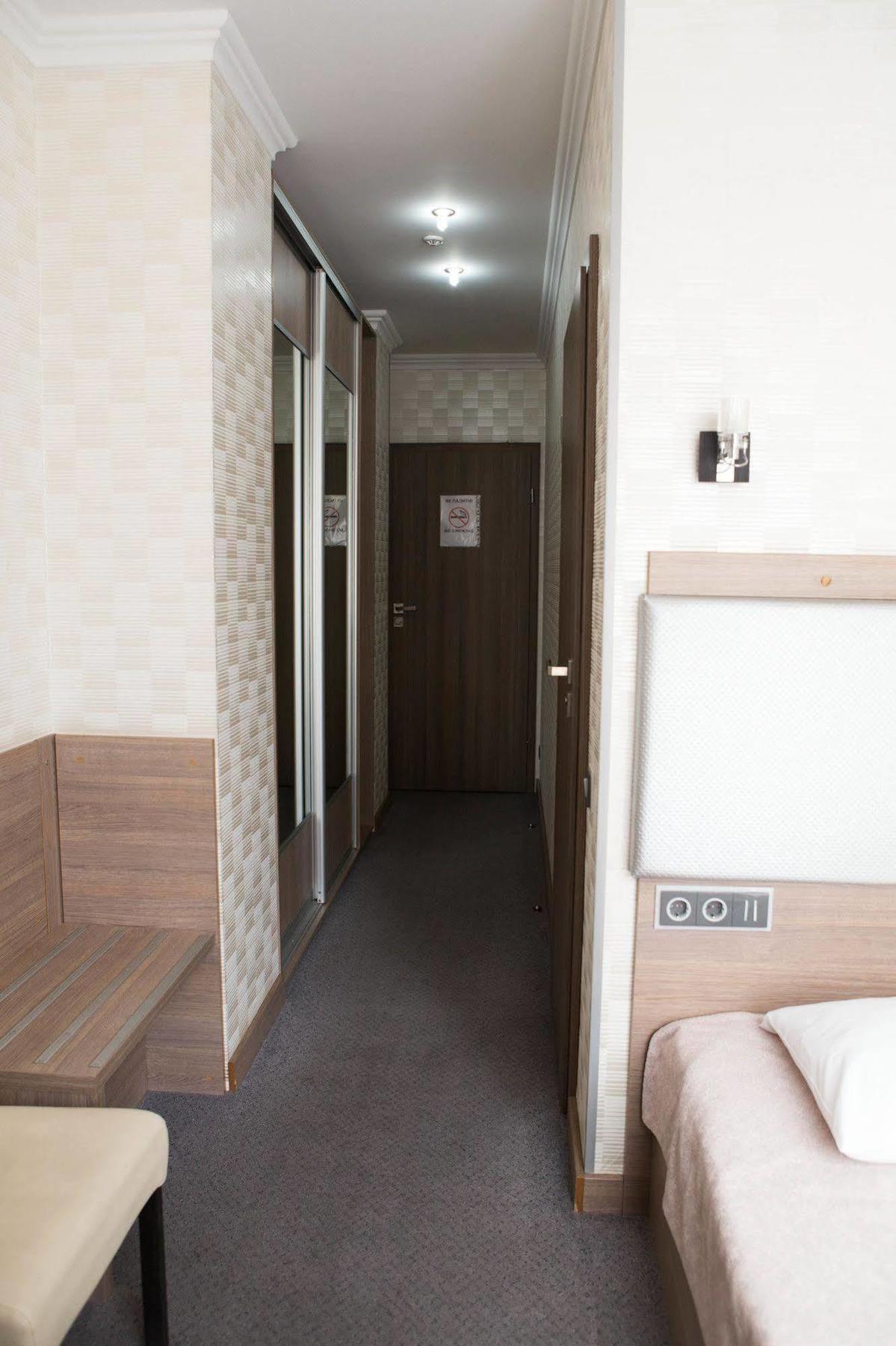 Hotel Elegant Kiev Esterno foto